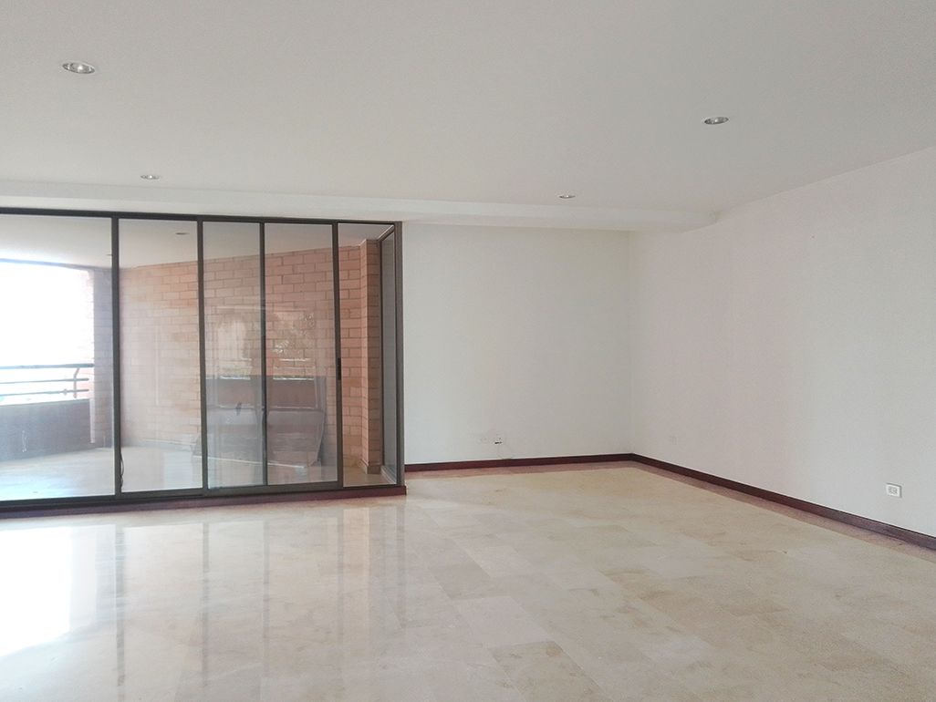 Apartamento en arriendo Antioquia Medellín La Florida 225 m2 Habitaciones 3 Baños 6 Garajes 3 Precio $4700000