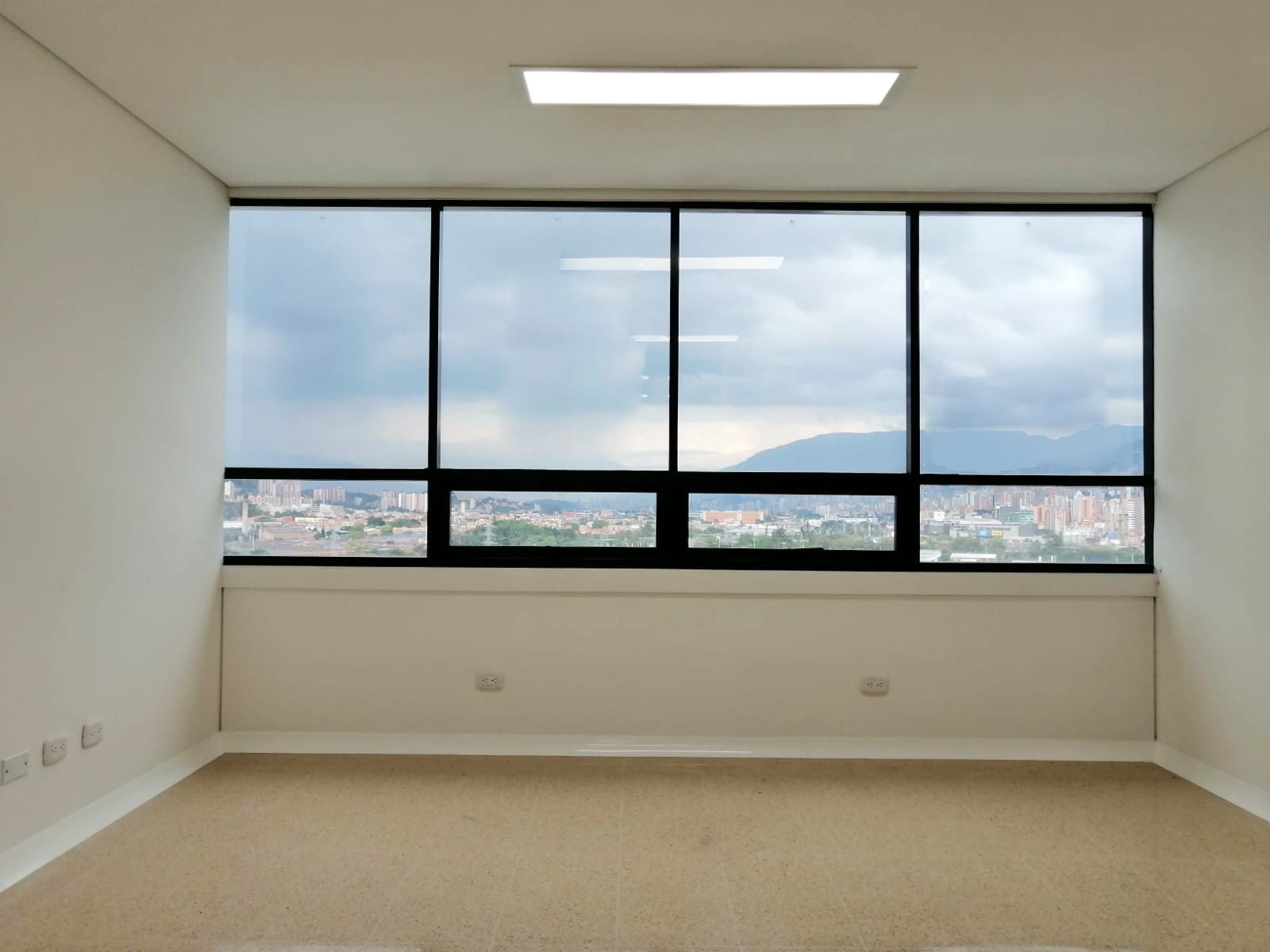 Consultorio en arriendo o venta Antioquia Medellín Primavera 70 m2 Habitaciones 0 Baños 2 Garajes 3 Precio venta $910000000 Precio arriendo $5000000