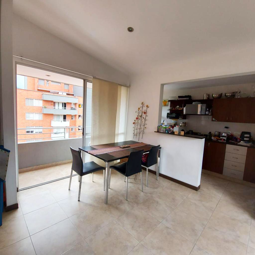 Apartamento en arriendo Antioquia Envigado Cumbres 117 m2 Habitaciones 3 Baños 2 Garajes 2 Precio $2950000