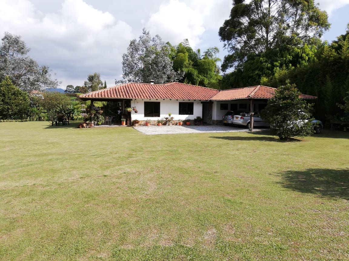 Finca en venta Antioquia Rionegro Rionegro 310 m2 Habitaciones 4 Baños 2 Garajes 2 Precio $1800000000