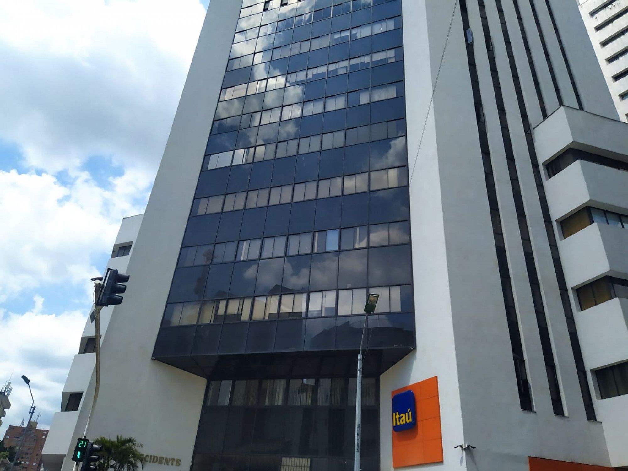 Oficina en venta Valle Del Cauca Cali Jorge Isaacs 486 m2 Habitaciones 0 Baños 0 Garajes 0 Precio $1181000000