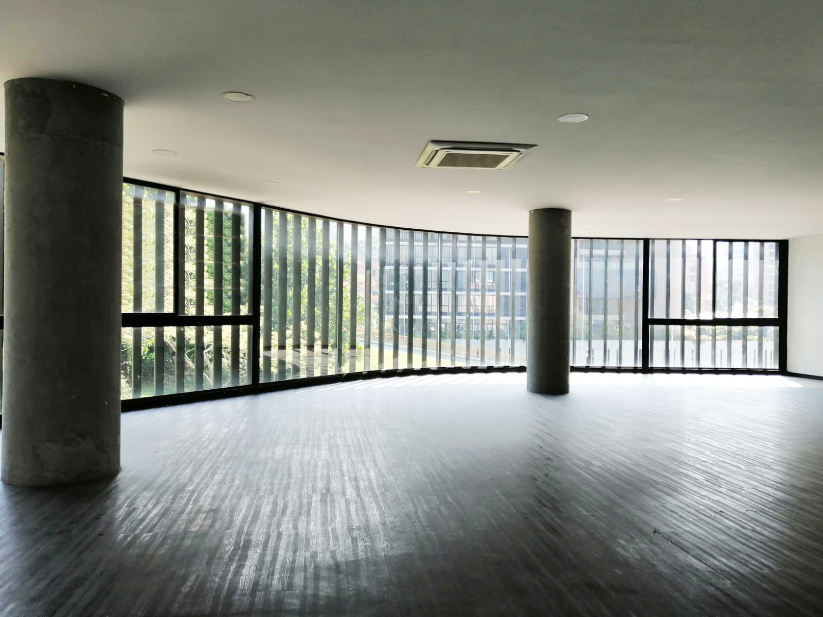 Oficina en arriendo Antioquia Medellín Castropol 172 m2 Habitaciones 0 Baños 2 Garajes 4 Precio $8500000