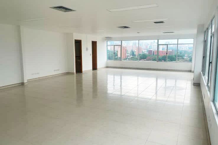 Oficina en arriendo o venta Antioquia Medellín Manila 200 m2 Habitaciones 0 Baños 0 Garajes 1 Precio venta $1180000000 Precio arriendo $11600000