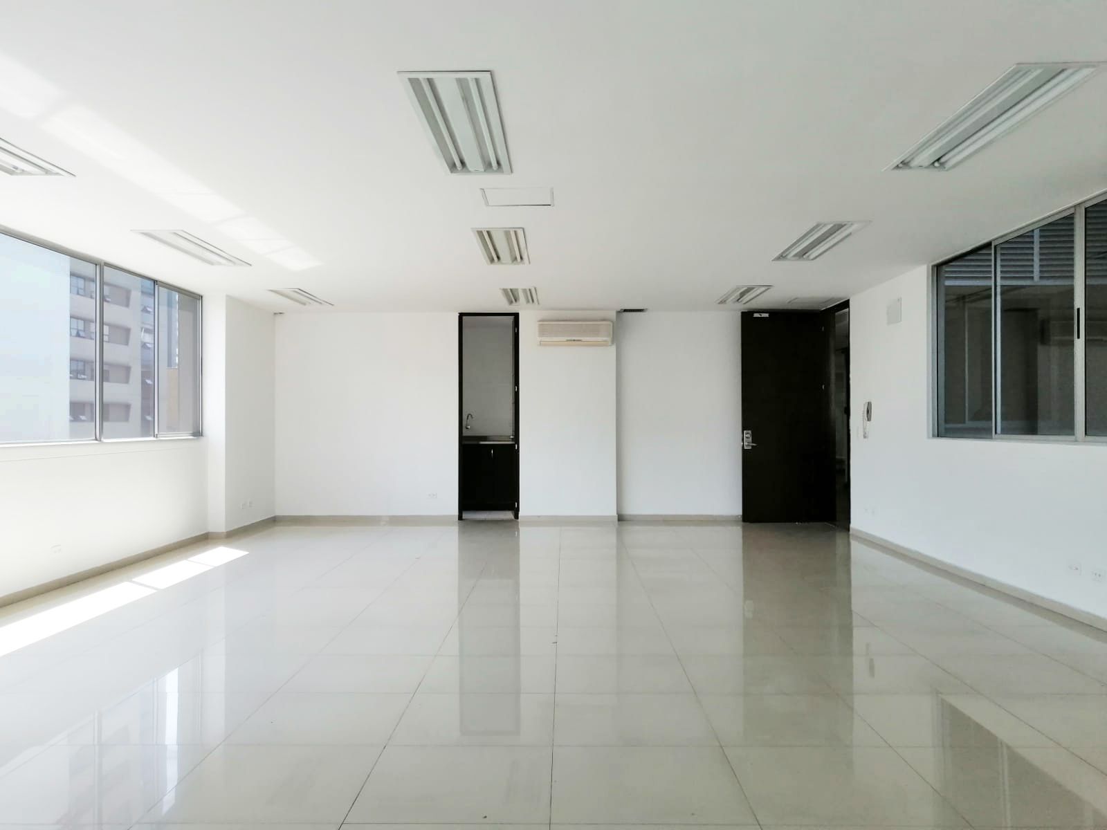 Oficina en arriendo Antioquia Medellín Astorga 212 m2 Habitaciones 0 Baños 2 Garajes 3 Precio $14500000