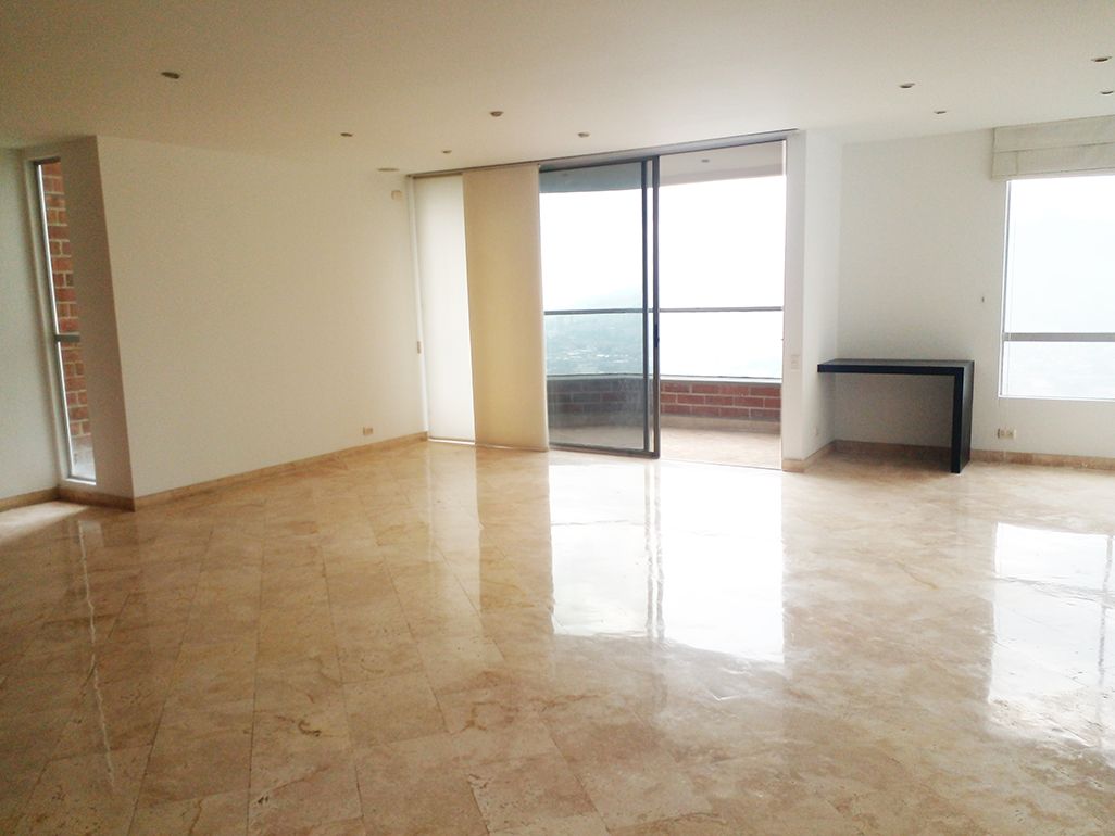 Apartamento en arriendo Antioquia Medellín Los Balsos No1 106 m2 Habitaciones 2 Baños 2 Garajes 3 Precio $2900000