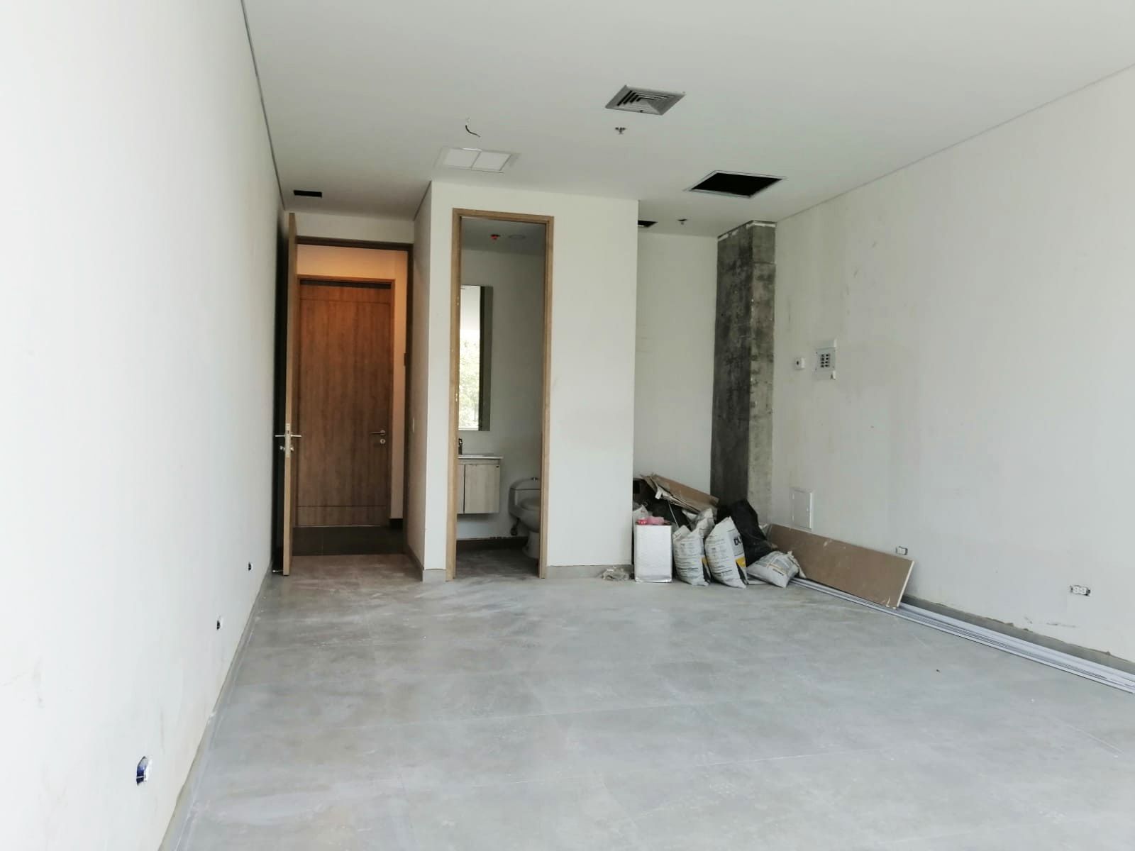 Oficina en arriendo o venta Antioquia Medellín El Diamante No 2 32 m2 Habitaciones 0 Baños 1 Garajes 1 Precio venta $345000000 Precio arriendo $3500000
