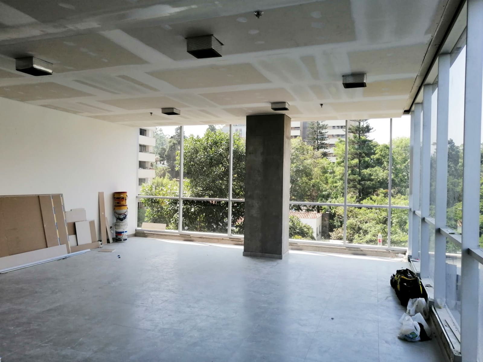 Oficina en arriendo o venta Antioquia Medellín El Diamante No2 61 m2 Habitaciones 0 Baños 1 Garajes 2 Precio venta $620000000 Precio arriendo $6900001