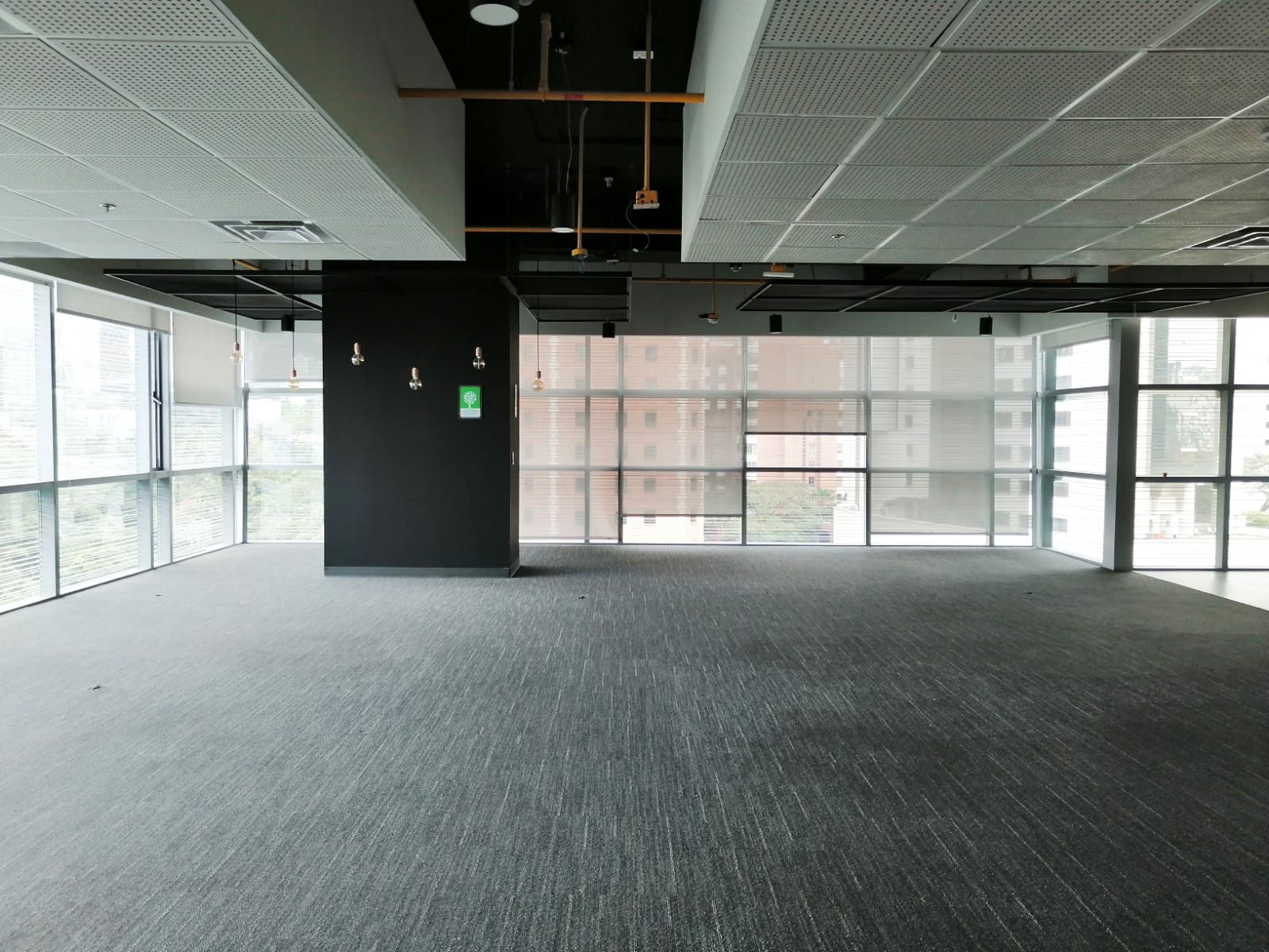 Oficina en arriendo Antioquia Medellín Patio Bonito 746 m2 Habitaciones 0 Baños 2 Garajes 12 Precio $56000000