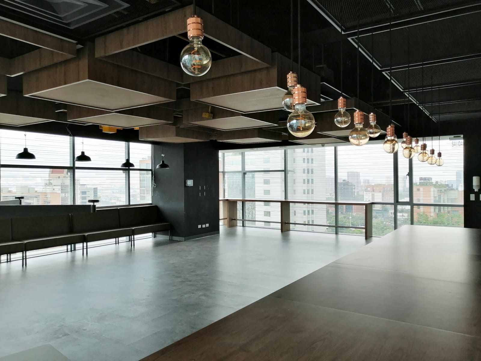 Oficina en arriendo Antioquia Medellín Patio Bonito 746 m2 Habitaciones 0 Baños 2 Garajes 12 Precio $56000000