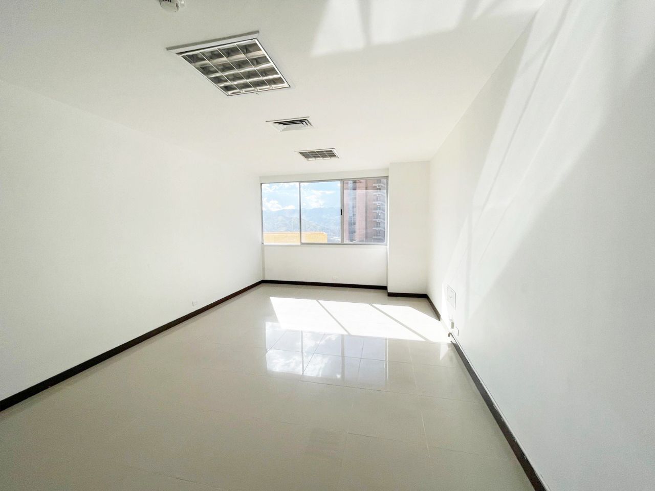Oficina en arriendo Antioquia Medellín Corazon De Jesus 34 m2 Habitaciones 0 Baños 0 Garajes 2 Precio $2200000