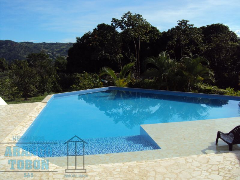 Finca en venta Antioquia San Jerónimo San Jerónimo 1740 m2 Habitaciones 5 Baños 5 Garajes 6 Precio $1400000000