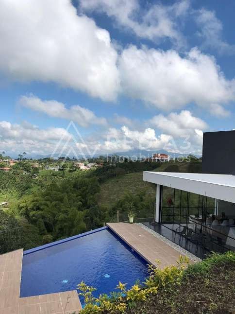 Casa en venta Risaralda Pereira Pereira 383 m2 Habitaciones 3 Baños 6 Garajes 15 Precio $1800000000