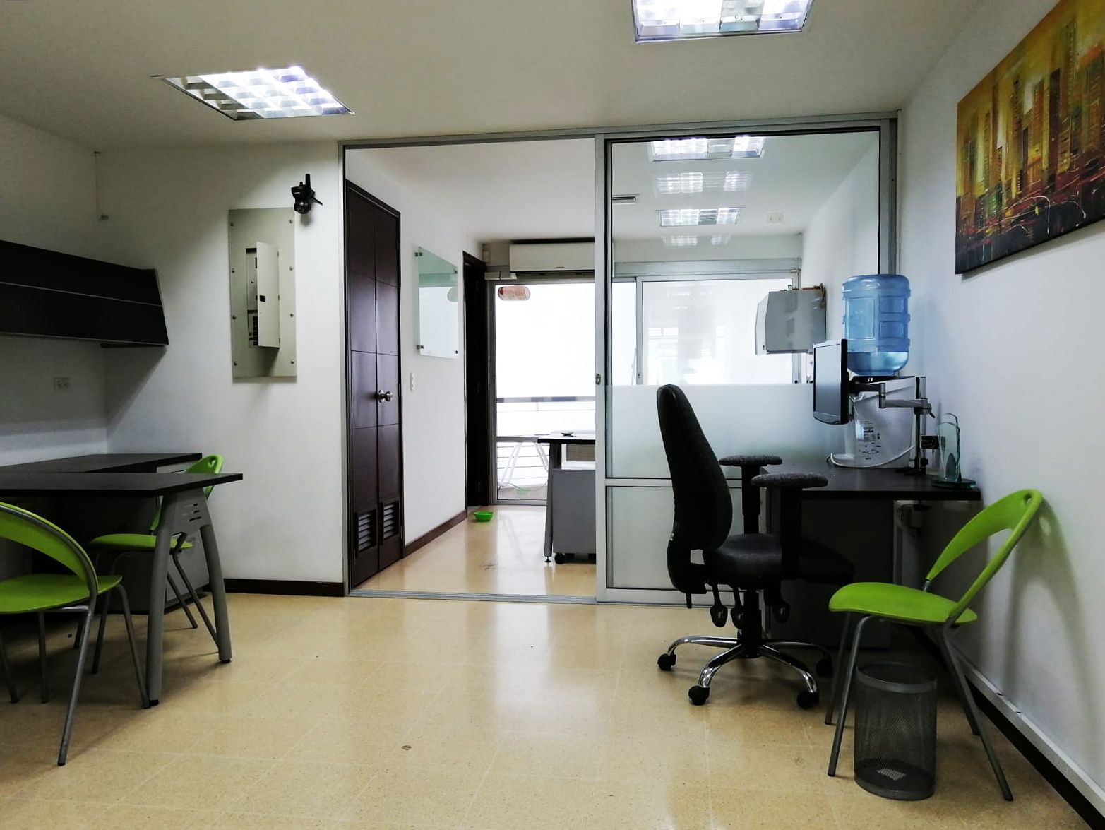 Oficina en venta Antioquia Medellín Las Acacias 33 m2 Habitaciones 0 Baños 0 Garajes 3 Precio $295000000