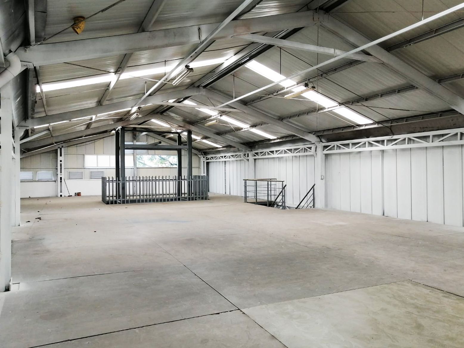 Bodega en arriendo Antioquia Envigado Pontevedra 1317 m2 Habitaciones 0 Baños 8 Garajes 1 Precio $23500000