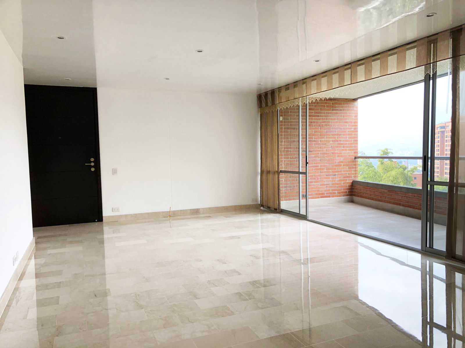 Apartamento en arriendo Antioquia Envigado Loma De Los Benedictinos 180 m2 Habitaciones 3 Baños 6 Garajes 3 Precio $5200000