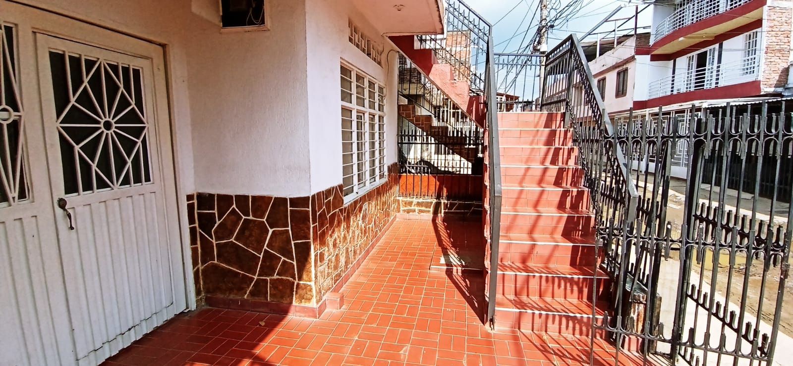 Casa en venta Valle Del Cauca Cali Santa Elena 137 m2 Habitaciones 9 Baños 2 Garajes 2 Precio $290000000