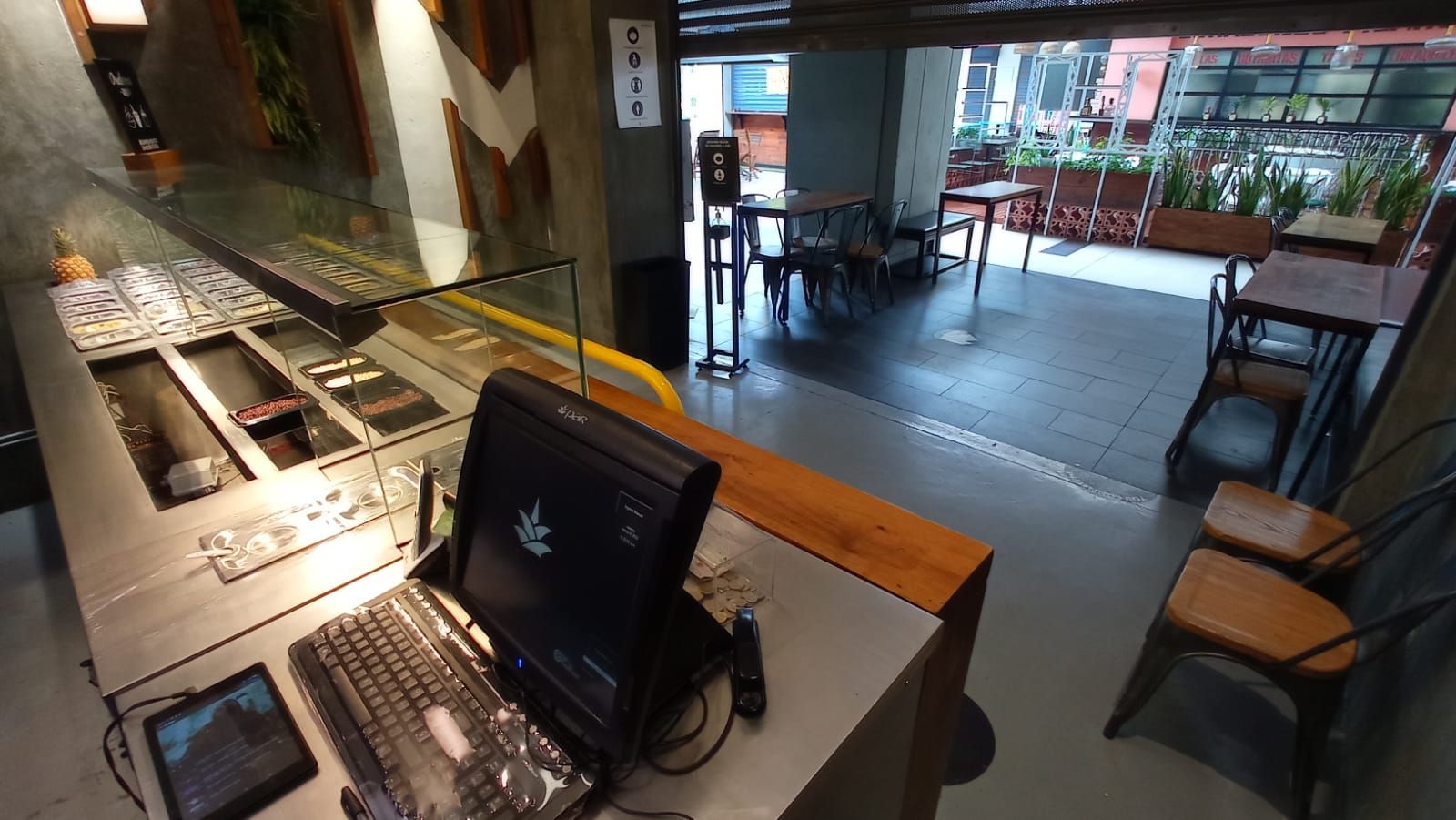 Local en arriendo o venta Antioquia Medellín Castropol 26 m2 Habitaciones 0 Baños 1 Garajes 0 Precio venta $649000000 Precio arriendo $5800000