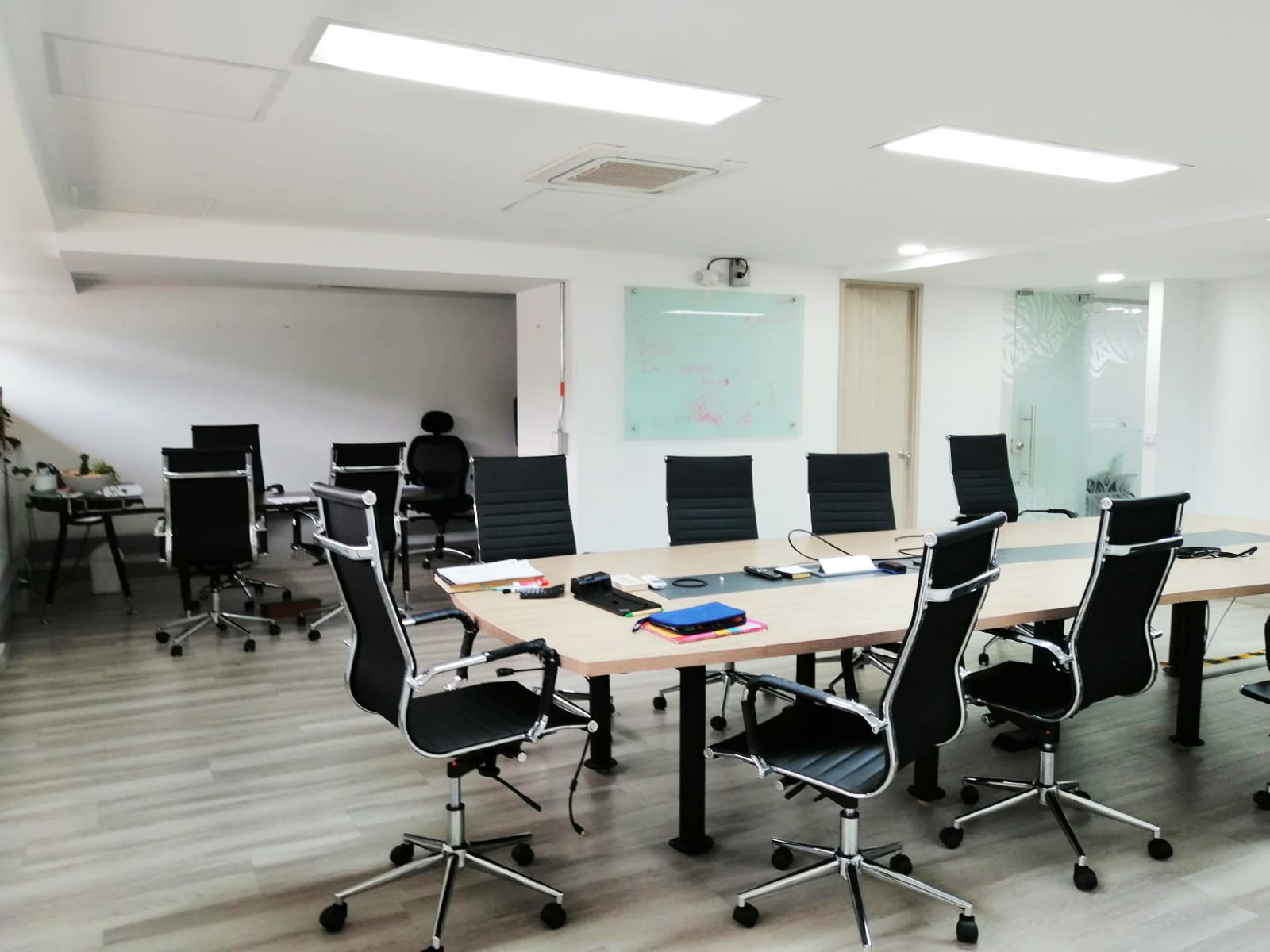 Oficina en arriendo Antioquia Medellín San Diego 910 m2 Habitaciones 0 Baños 2 Garajes 8 Precio $34500000