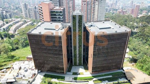 Oficina en arriendo Antioquia Medellín Altos Del Poblado 43 m2 Habitaciones 0 Baños 10 Garajes 2 Precio $2600000