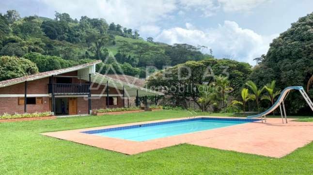 Casa en arriendo Risaralda Pereira Malaga 453 m2 Habitaciones 8 Baños 13 Garajes 3 Precio $7500000