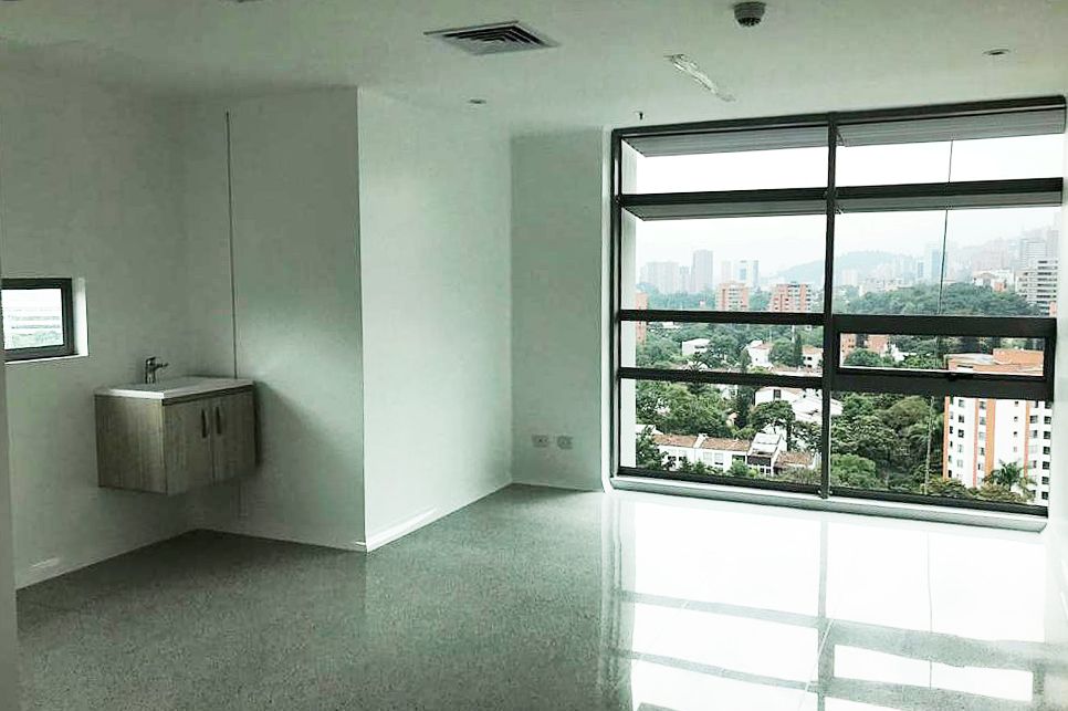 Consultorio en venta Antioquia Medellín La Aguacatala 40 m2 Habitaciones 0 Baños 0 Garajes 2 Precio $460000000