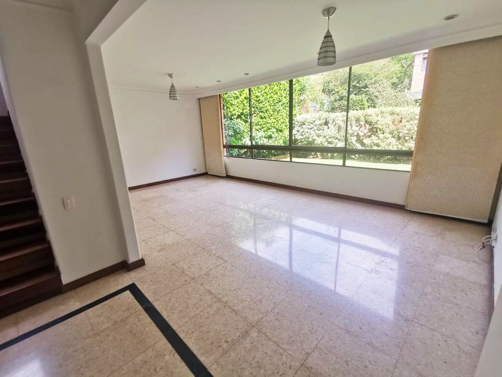 Casa en arriendo Antioquia Envigado Loma De Los Benedictinos 300 m2 Habitaciones 4 Baños 8 Garajes 3 Precio $8300000