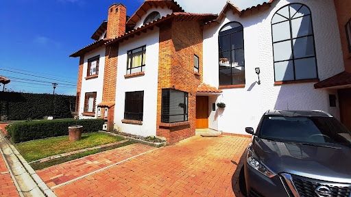Casa en arriendo Cundinamarca Cota Cota 233 m2 Habitaciones 5 Baños 5 Garajes 1 Precio $4100000