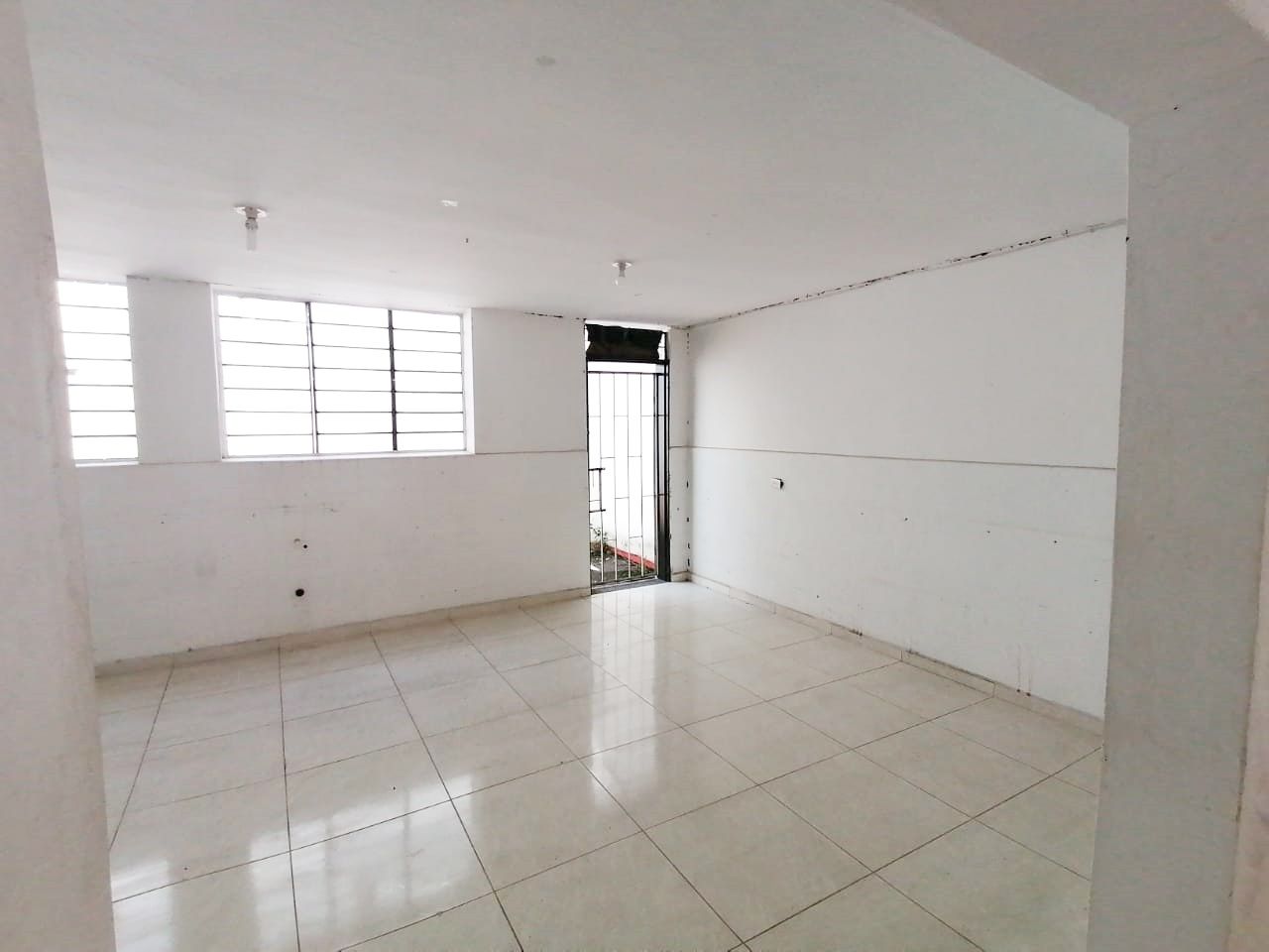 Local Comercial en arriendo Antioquia Medellín Simon Bolivar 0 m2 Habitaciones 0 Baños 10 Garajes 1 Precio $1800000
