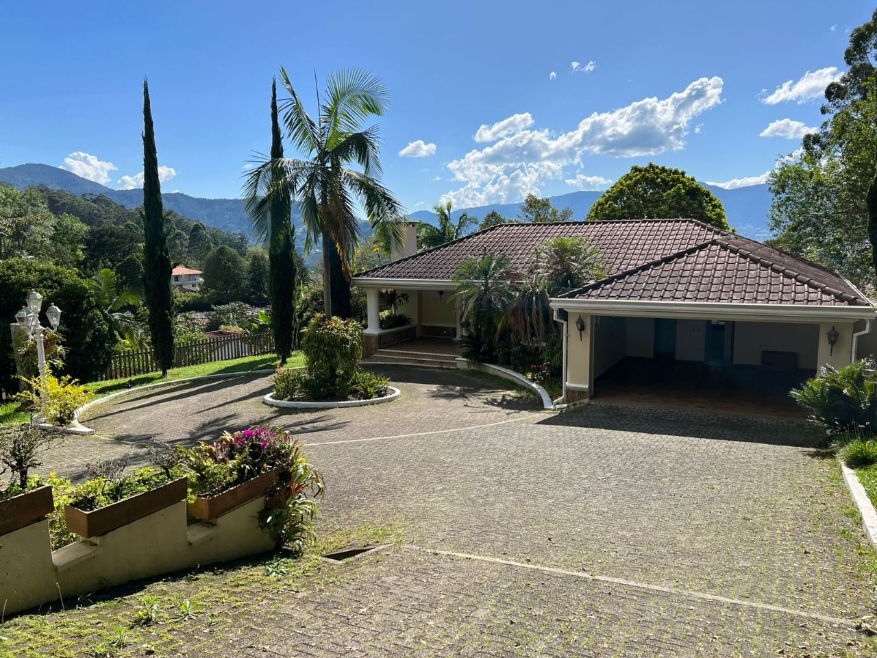 Casa en arriendo Antioquia Envigado Loma Del Atravesado 450 m2 Habitaciones 4 Baños 6 Garajes 3 Precio $11000000