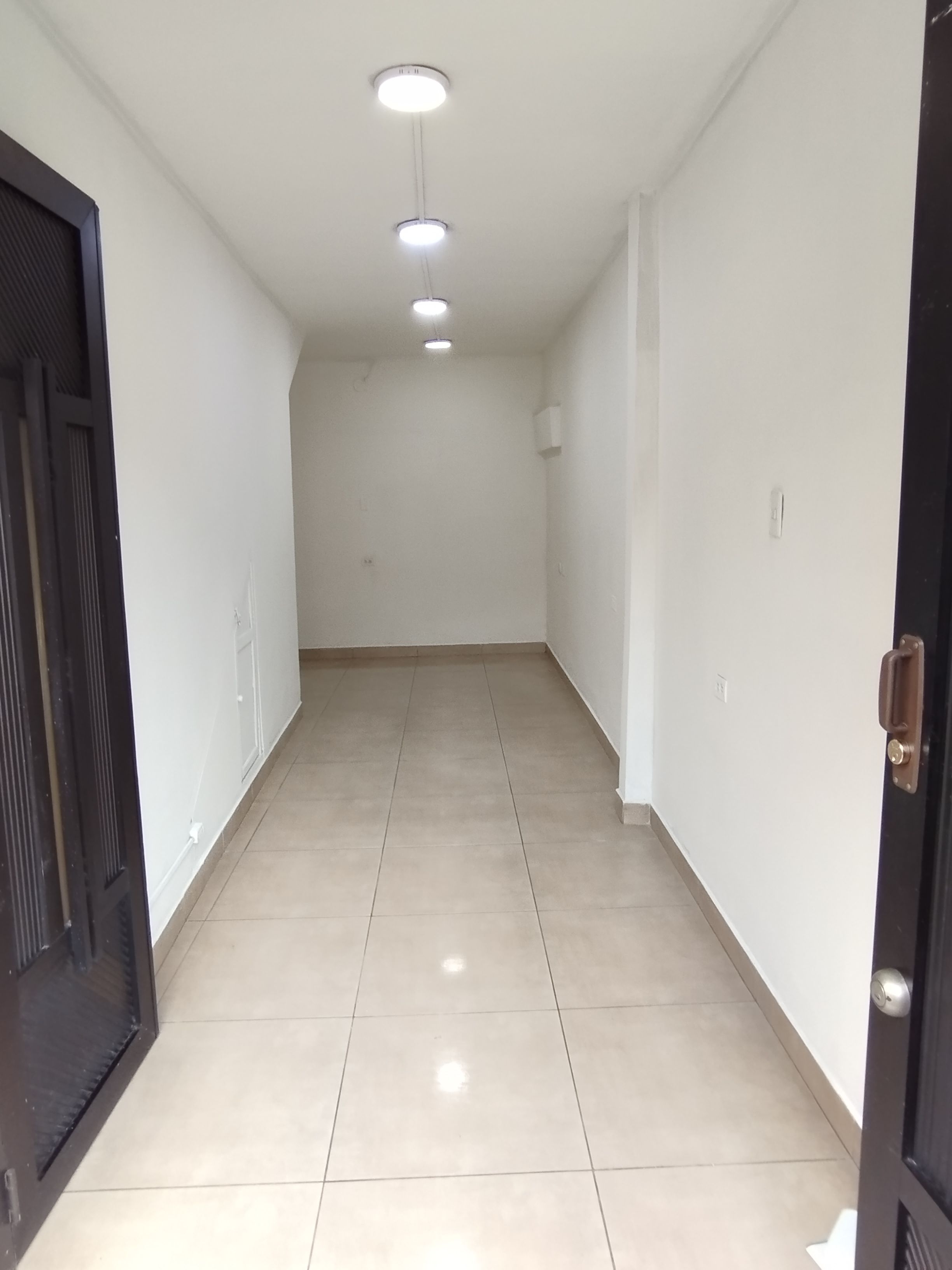Local en arriendo Antioquia Medellín Lorena 25 m2 Habitaciones 0 Baños 1 Garajes 0 Precio $950000