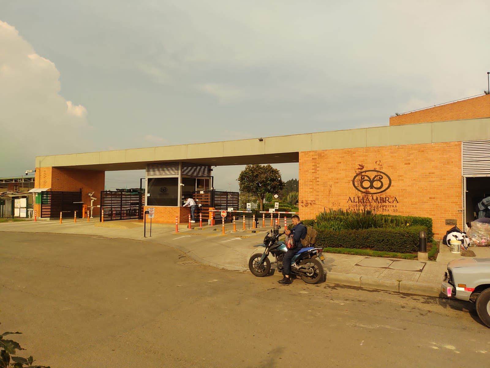 Apartamento en arriendo Cundinamarca Madrid Cn Sabana Pijao 92 m2 Habitaciones 3 Baños 2 Garajes 3 Precio $1500000