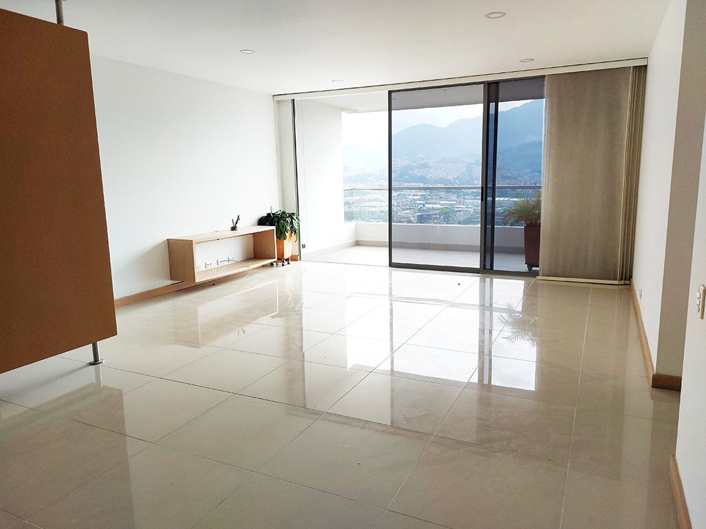 Apartamento en arriendo Antioquia Envigado Jardines 130 m2 Habitaciones 3 Baños 4 Garajes 3 Precio $3700000