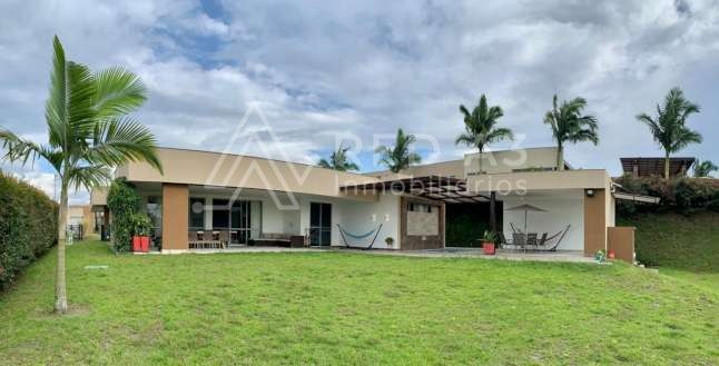 Casa en venta Risaralda Pereira Pereira 400 m2 Habitaciones 4 Baños 8 Garajes 3 Precio $1700000000