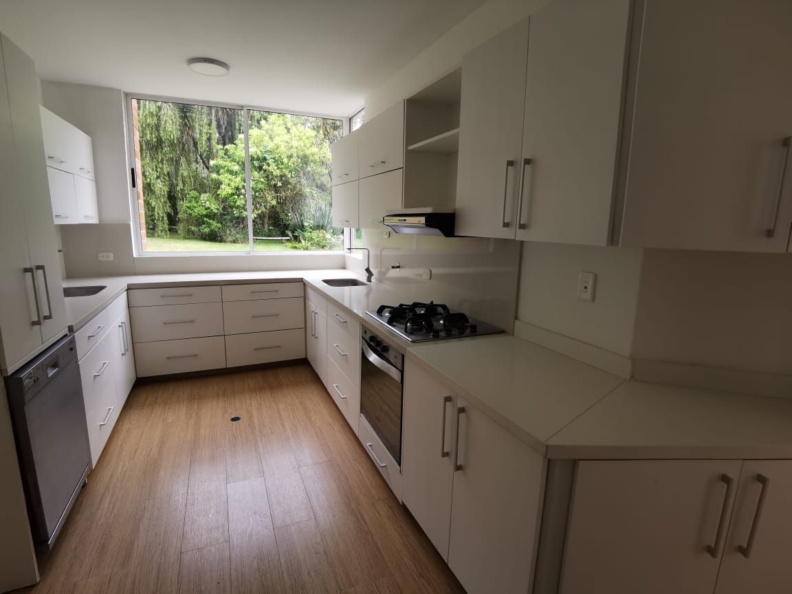 Casa en venta Antioquia Medellín Loma El Atravesado 274 m2 Habitaciones 5 Baños 8 Garajes 3 Precio $2400000000