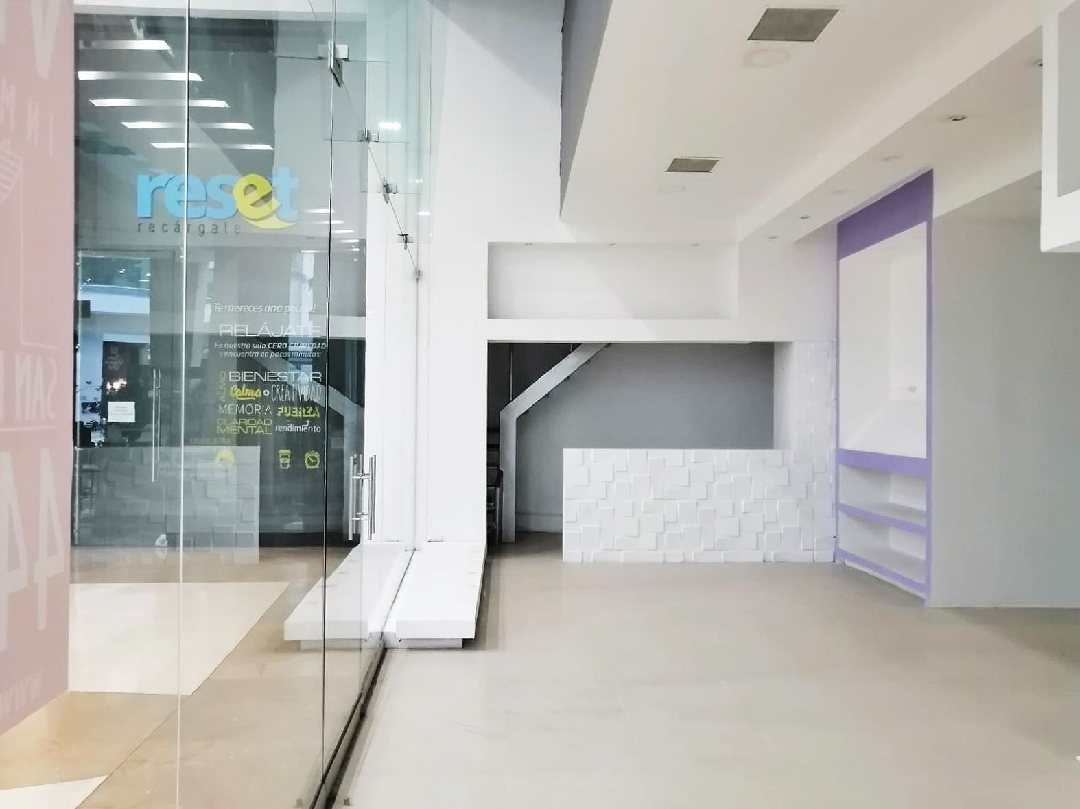 Local en arriendo o venta Antioquia Medellín Patio Bonito 78 m2 Habitaciones 0 Baños 10 Garajes 1 Precio venta $730000000 Precio arriendo $6500000