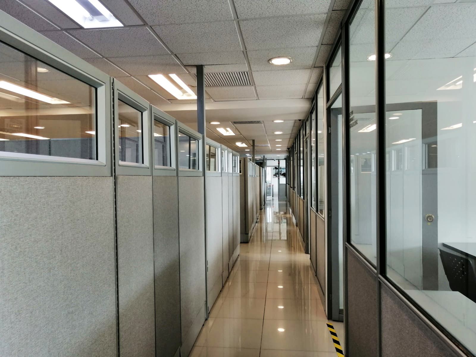 Oficina en arriendo o venta Antioquia Medellín Aeroparque Juan Pablo Ii 745 m2 Habitaciones 0 Baños 6 Garajes 8 Precio venta $4560000000 Precio arriendo $37500000