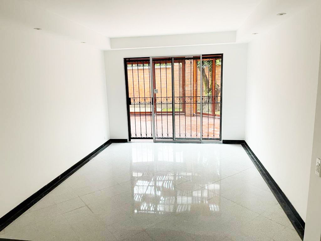 Casa en arriendo Antioquia Medellín Los Balsos No2 270 m2 Habitaciones 3 Baños 6 Garajes 3 Precio $7300000