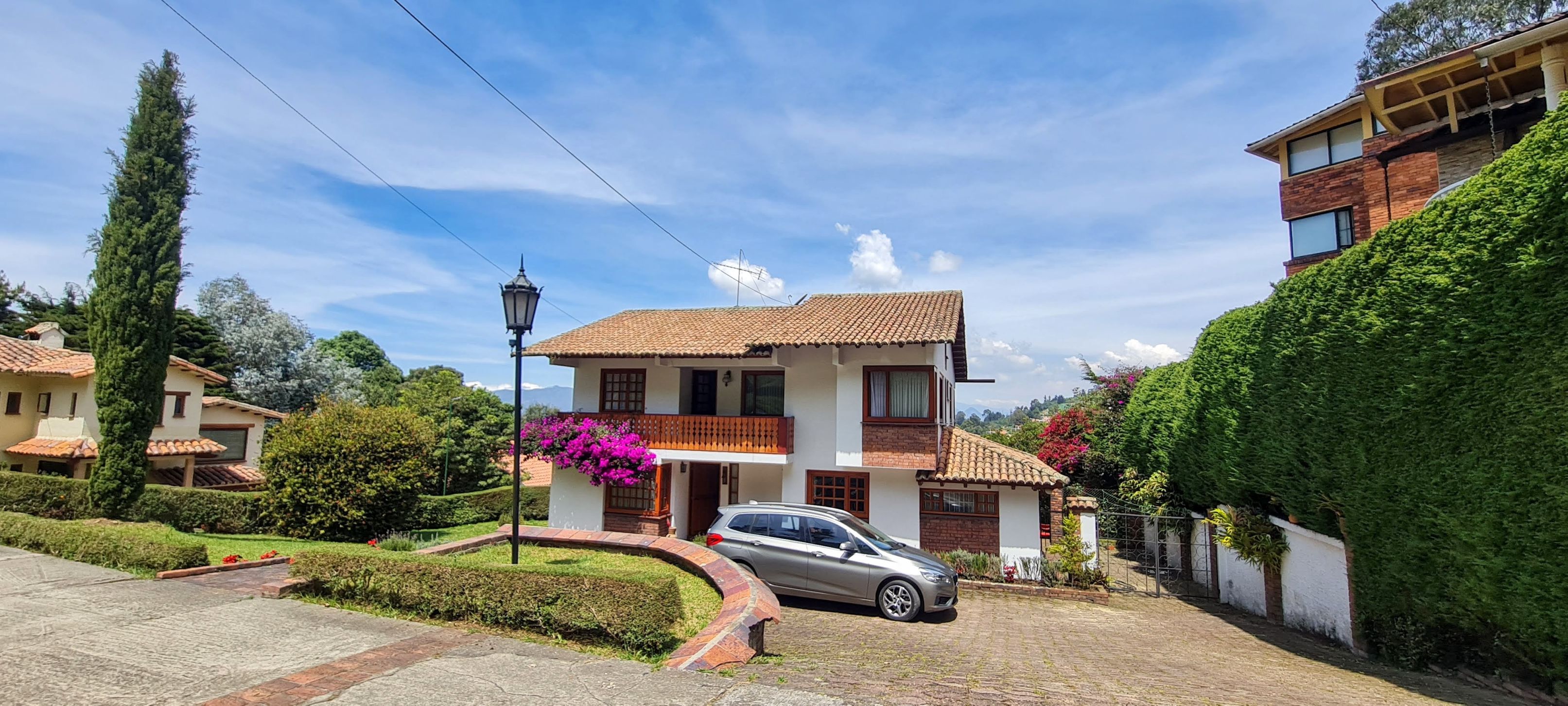 Casa en venta Cundinamarca Bogotá Suba Naranjos 252 m2 Habitaciones 3 Baños 3 Garajes 5 Precio $1760000000