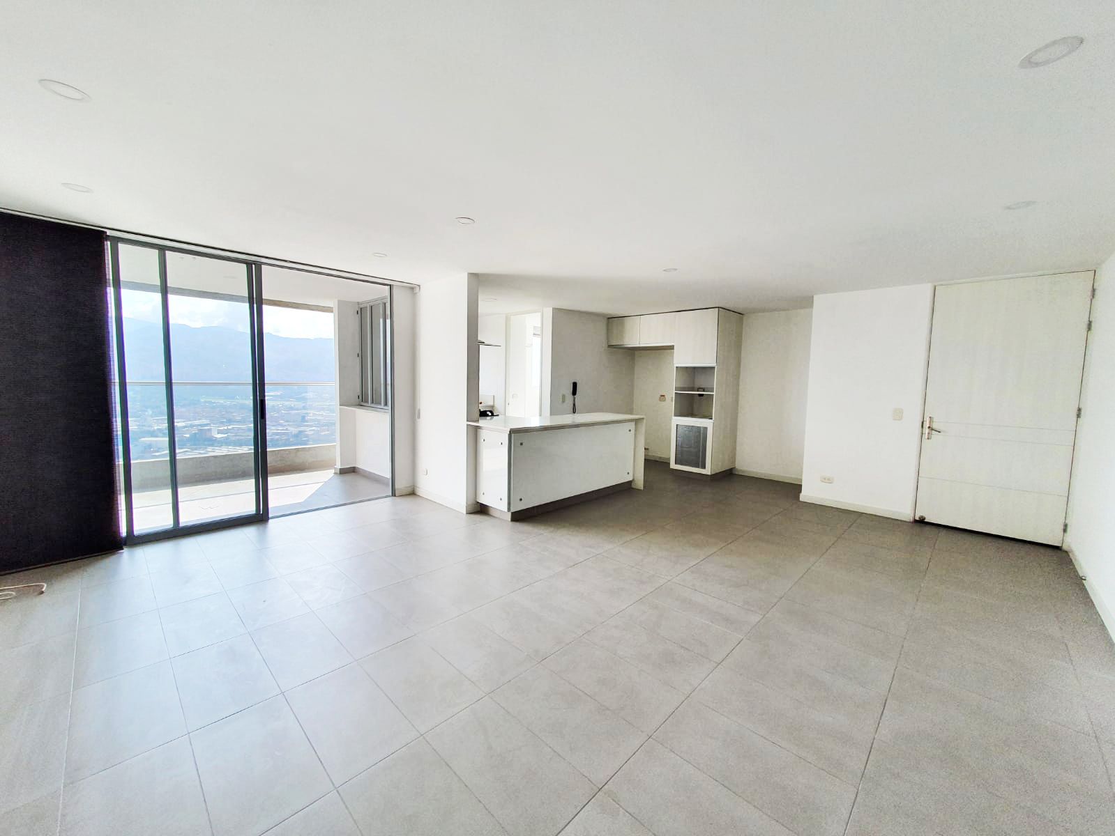 Apartamento en arriendo Antioquia Medellín Castropol 102 m2 Habitaciones 2 Baños 4 Garajes 3 Precio $3700000
