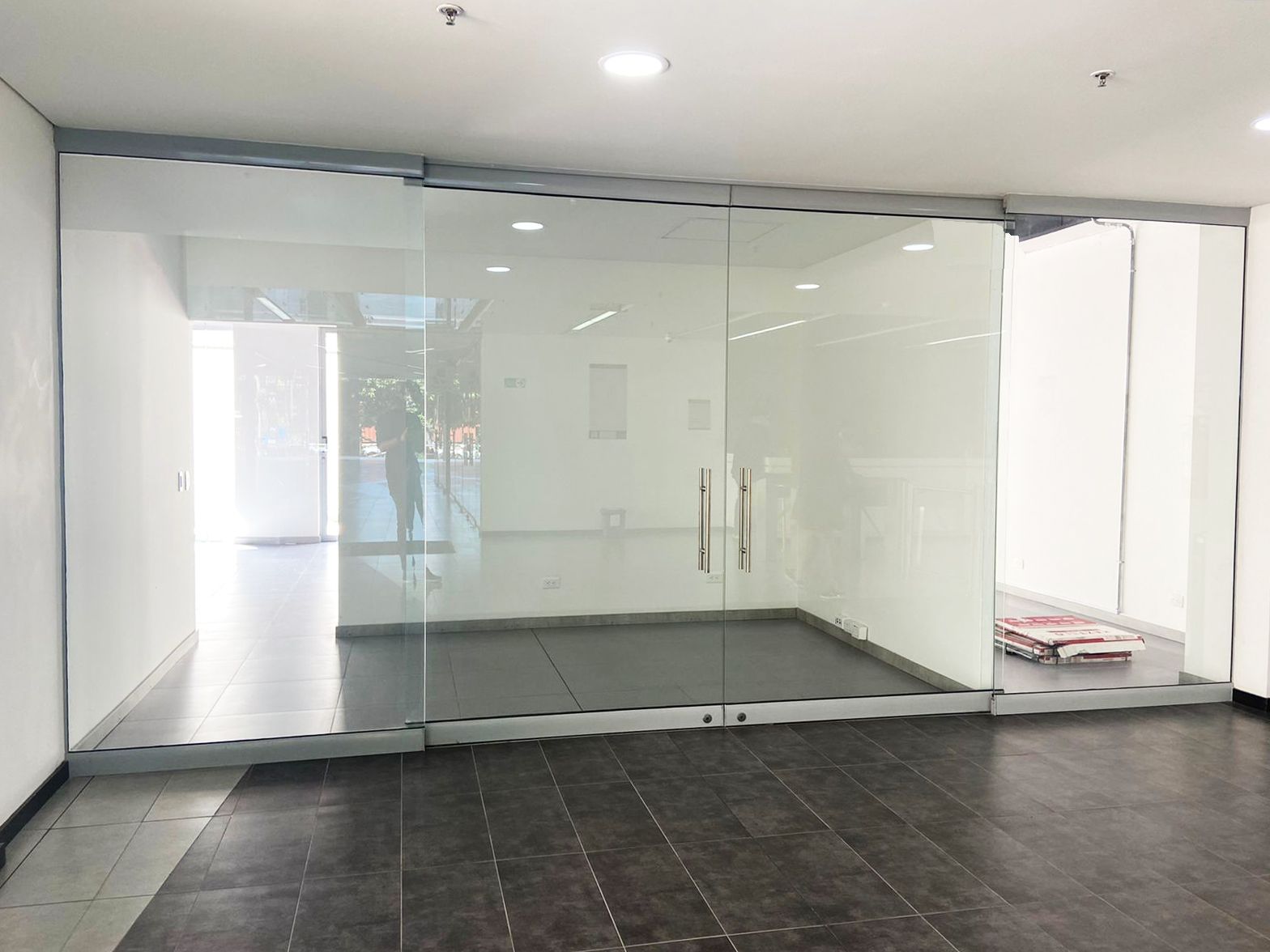 Local en arriendo o venta Antioquia Envigado Otros 84 m2 Habitaciones 0 Baños 10 Garajes 2 Precio venta $700000000 Precio arriendo $5700000