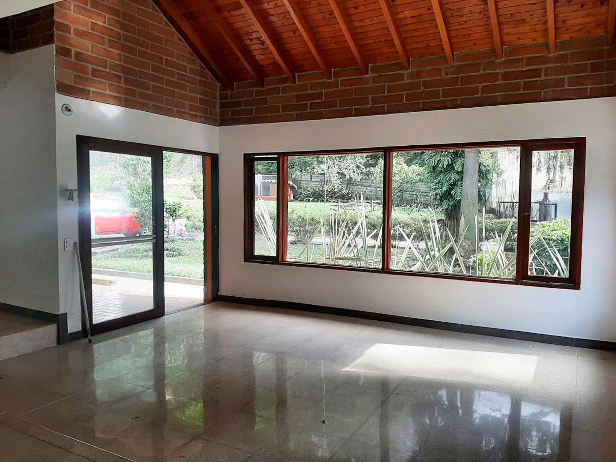Casa en arriendo Antioquia Envigado Las Brujas 330 m2 Habitaciones 5 Baños 6 Garajes 5 Precio $11200000