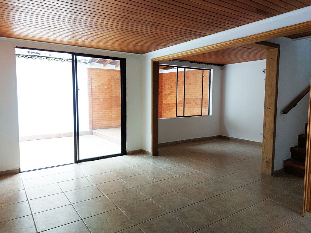 Casa en arriendo Antioquia Envigado El Portal 110 m2 Habitaciones 3 Baños 4 Garajes 2 Precio $2700000