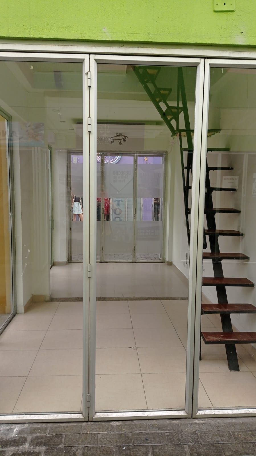 Local en venta Cundinamarca Bogotá Ub La Naveta 386 m2 Habitaciones 0 Baños 4 Garajes 1 Precio $165000000