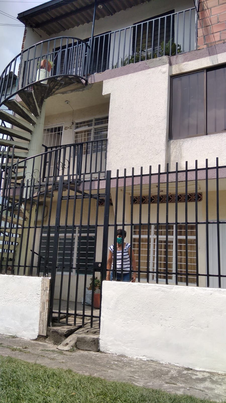 Casa en venta Valle Del Cauca Cali El Guabal 230 m2 Habitaciones 4 Baños 6 Garajes 1 Precio $380000000