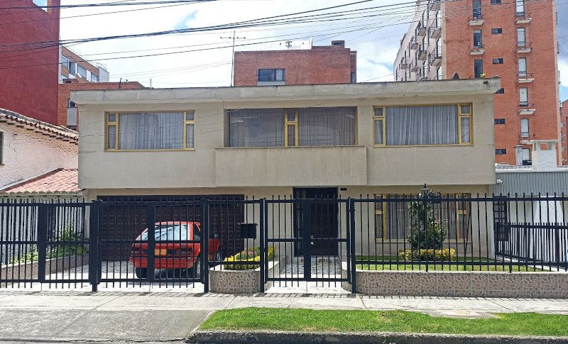 Casa en venta Cundinamarca Bogotá Los Cedritos 395 m2 Habitaciones 5 Baños 8 Garajes 5 Precio $2100000000
