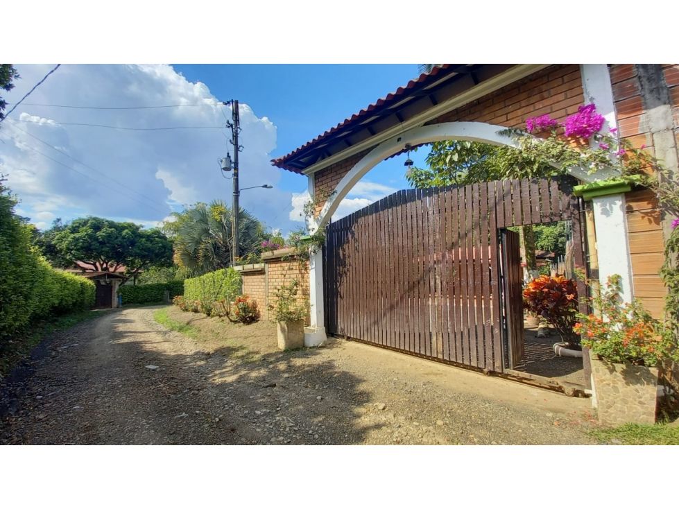 Finca en venta Risaralda Pereira Pereira 670 m2 Habitaciones 8 Baños 7 Garajes 8 Precio $1300000000