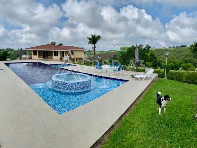 Finca en venta Risaralda Pereira Pereira 2000 m2 Habitaciones 9 Baños 15 Garajes 12 Precio $2500000000