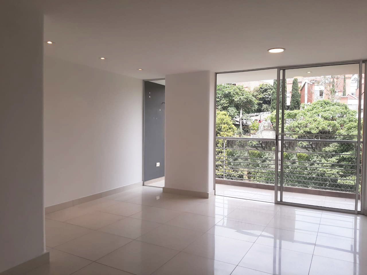 Apartamento en venta Antioquia Envigado Cumbres 76 m2 Habitaciones 2 Baños 2 Garajes 2 Precio $415000000