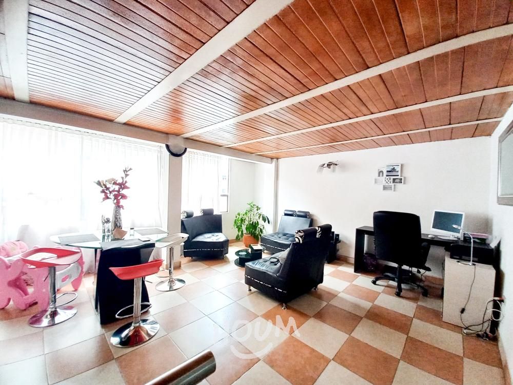 Casa en venta Cundinamarca Bogotá Escocia 216 m2 Habitaciones 6 Baños 3 Garajes 1 Precio $390000000