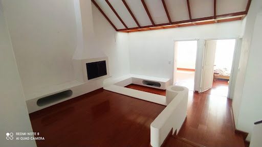 Casa en venta Cundinamarca Bogotá Santa Barbara Central 500 m2 Habitaciones 4 Baños 4 Garajes 1 Precio $1700000000